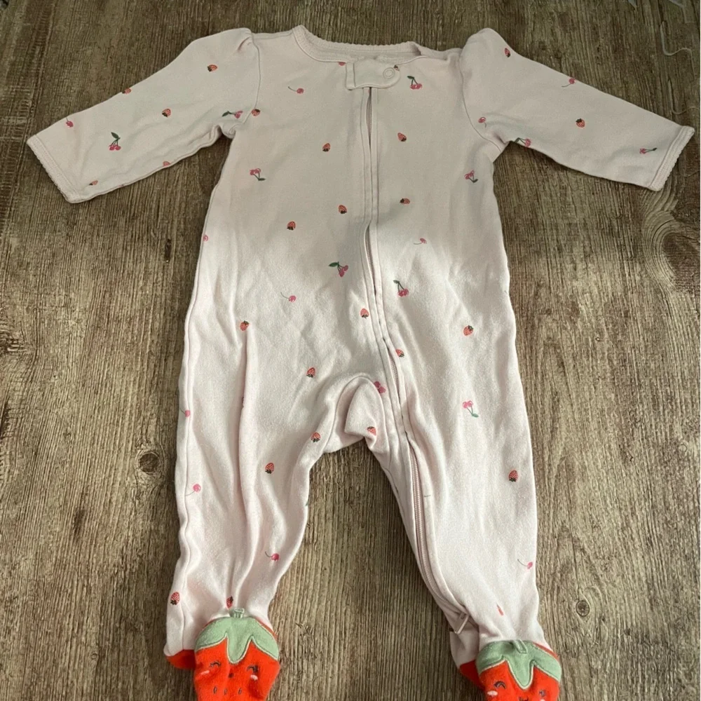 7 Piece Baby Girl's Clothing Bundle - Sizes 3-9 Months